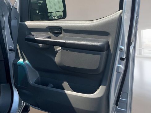 Used 2016 Nissan NV 3500 SL RWD image 26