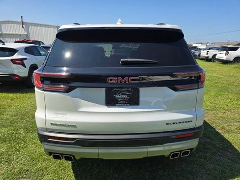 Used 2025 GMC Acadia Elevation w/ Elevation Premium Package FWD image 6