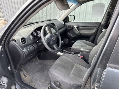 Used 2004 Toyota RAV4 Base image 2
