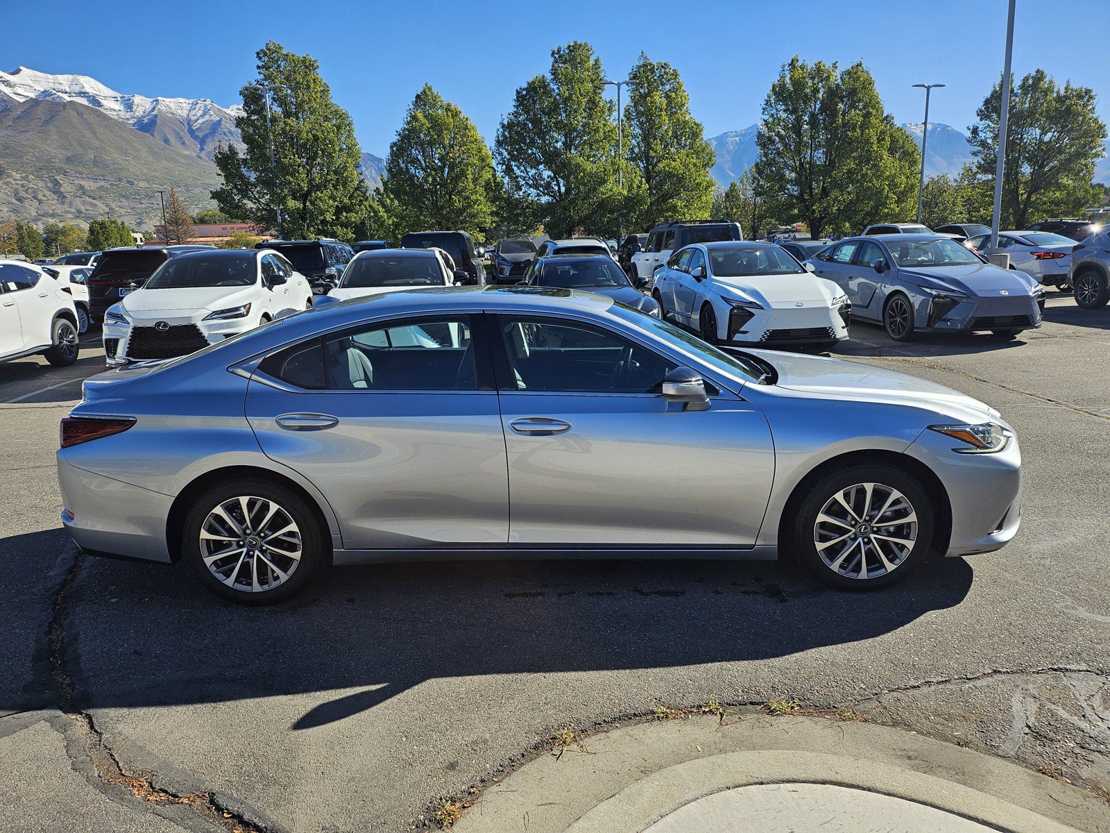 Used 2024 Lexus ES 350 w/ Accessory Package (Z1) FWD image 4