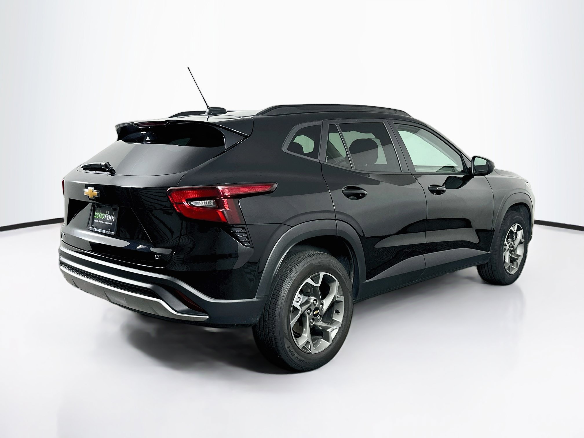 Used 2025 Chevrolet Trax LT w/ LT Convenience Package FWD image 9