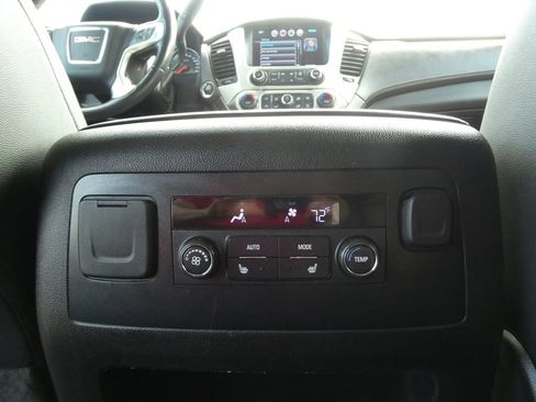 Used 2019 GMC Yukon XL SLT AWD/4WD image 21