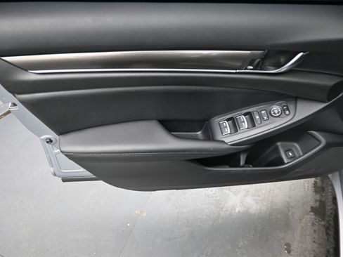 Used 2022 Honda Accord Sport image 11