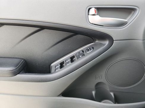 Used 2017 Kia Forte LX image 28