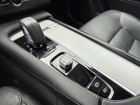 Certified 2024 Volvo XC90 B5 Core w/ Climate Package image 29