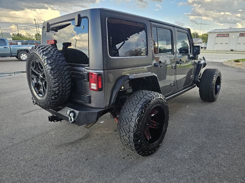 Used 2018 Jeep Wrangler Unlimited Sport image 4