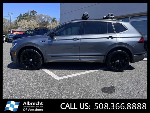 Used 2020 Volkswagen Tiguan SE R-Line AWD/4WD image 3