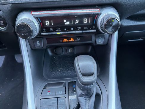 Used 2025 Toyota RAV4 XLE image 21