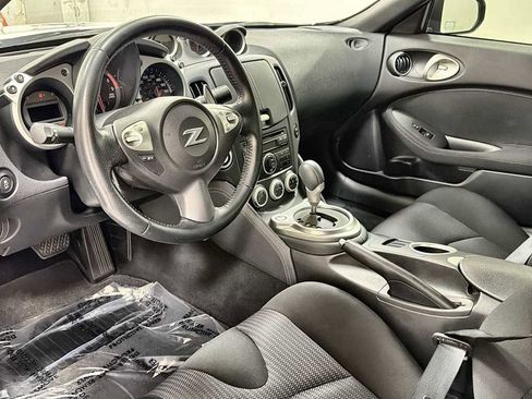 Used 2014 Nissan 370Z Coupe RWD image 12