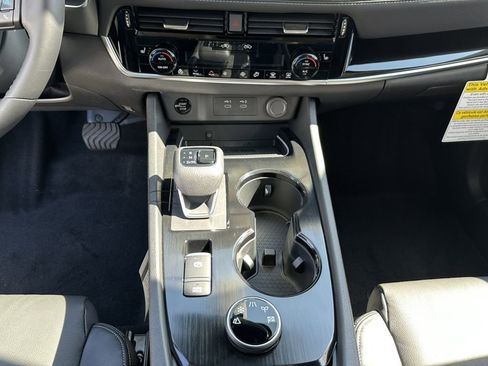 New 2025 Nissan Rogue SL w/ Tech Package image 19