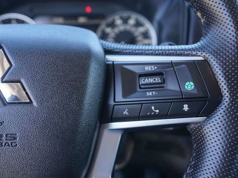 Used 2025 Mitsubishi Outlander SE AWD/4WD image 25
