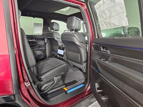 New 2026 Jeep Grand Wagoneer Summit image 37