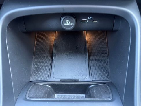 Certified 2025 Volvo XC40 B5 Core image 18