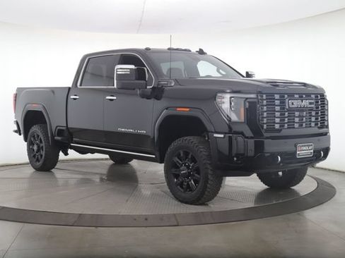 Used 2025 GMC Sierra 2500 Denali Ultimate AWD/4WD image 2
