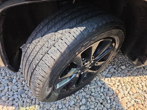 Used 2019 Jeep Grand Cherokee Altitude AWD/4WD image 9
