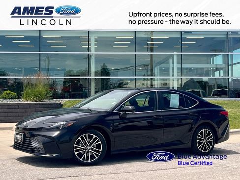 Used 2025 Toyota Camry Hybrid AWD/4WD image 1