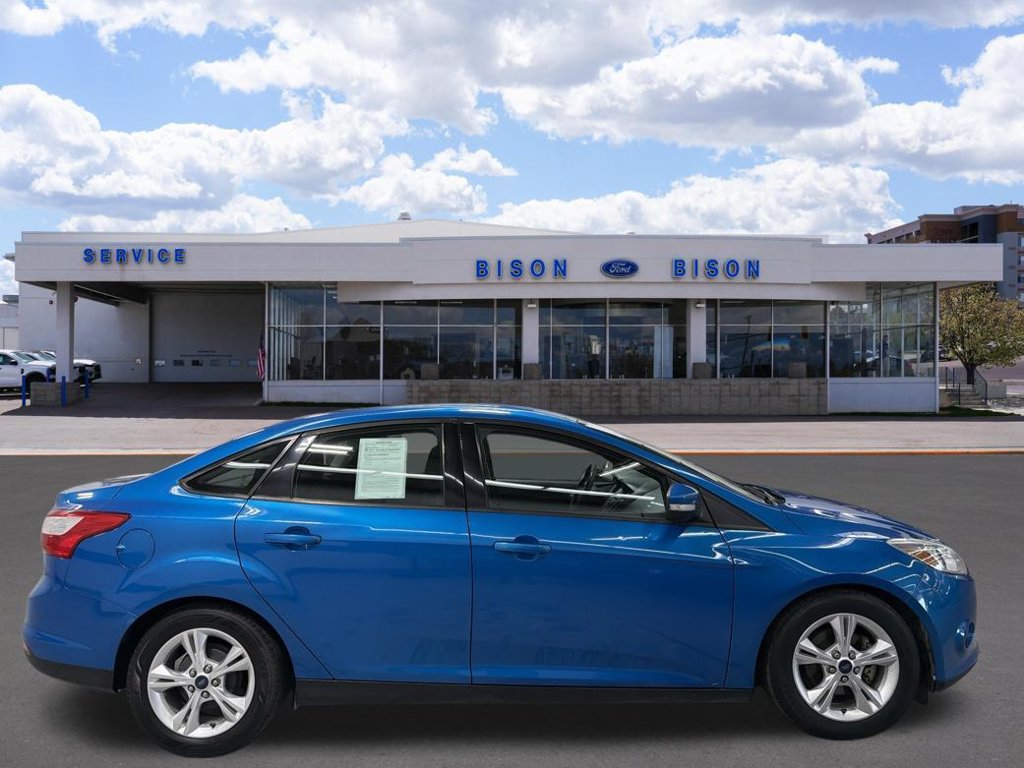 Used 2014 Ford Focus SE w/ SE Winter Package FWD image 2