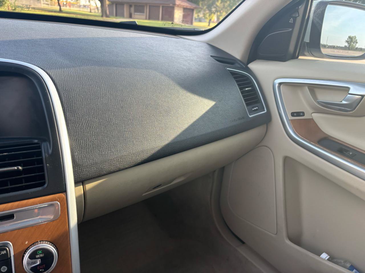 Used 2015 Volvo XC60 T6 w/ Proximity Package FWD image 14