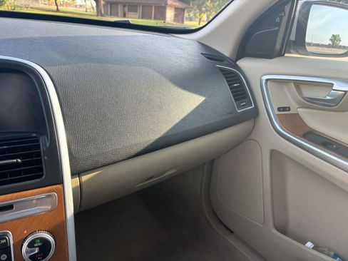 Used 2015 Volvo XC60 T6 w/ Proximity Package FWD image 14