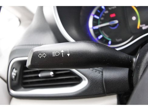 Used 2020 Chrysler Pacifica Limited w/ Advanced Safetytec Group FWD image 22