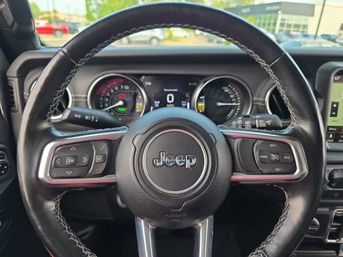 Used 2022 Jeep Wrangler Unlimited Sahara w/ Cold Weather Group AWD/4WD image 18
