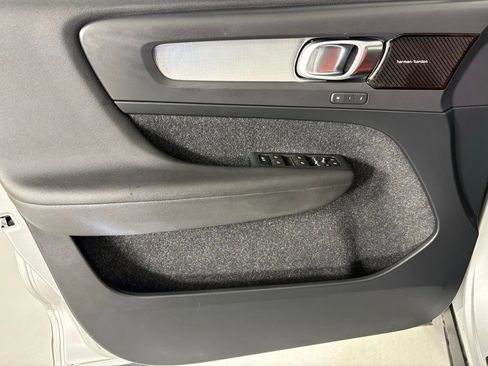 Used 2019 Volvo XC40 T5 Momentum image 14