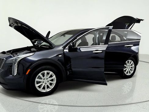 Certified 2023 Cadillac XT4 Luxury w/ Cold Weather Package FWD image 9