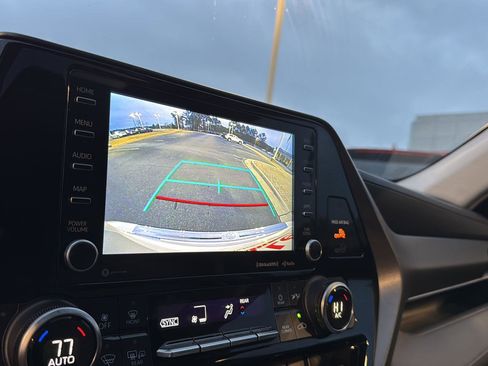 Certified 2022 Toyota Highlander XLE image 24