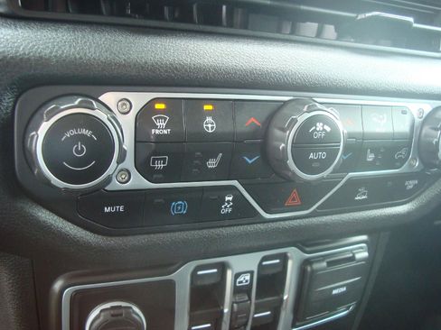 Used 2024 Jeep Wrangler Unlimited AWD/4WD image 14