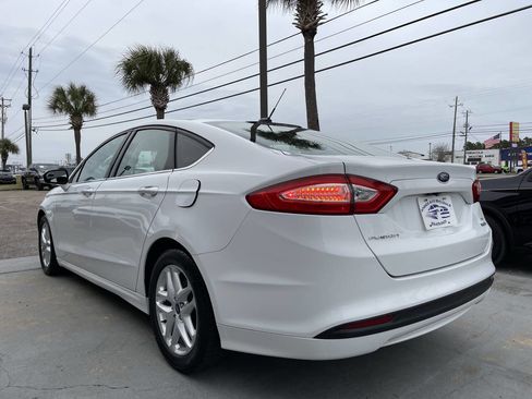Used 2016 Ford Fusion SE image 4