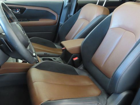 Used 2025 Subaru Forester Touring AWD/4WD image 10