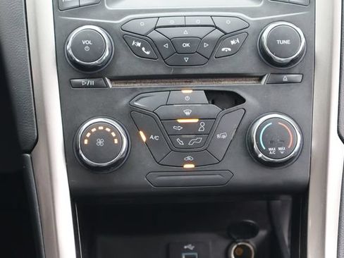 Used 2017 Ford Fusion SE FWD image 19