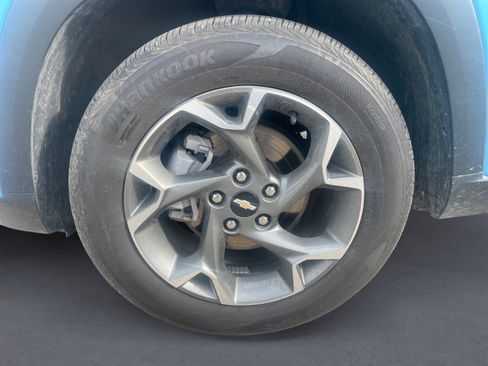 Used 2025 Chevrolet Trax LT w/ Sunroof Package FWD image 14