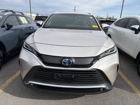 Used 2023 Toyota Venza XLE AWD/4WD image 3