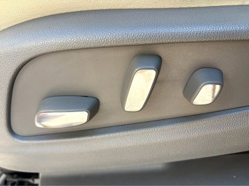 Used 2017 Cadillac XT5 Luxury w/ Driver Awareness Package image 22