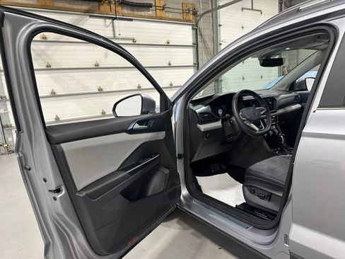 Certified 2023 Volkswagen Taos SE w/ Panoramic Sunroof Package FWD image 12