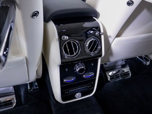 Used 2023 Rolls-Royce Cullinan w/ Technology Package AWD/4WD image 15