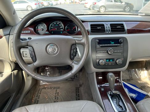 Used 2010 Buick Lucerne CXL image 17