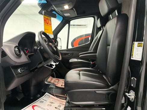 Used 2025 Mercedes-Benz Sprinter 3500 image 8