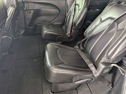 Certified 2026 Chrysler Pacifica Select image 24