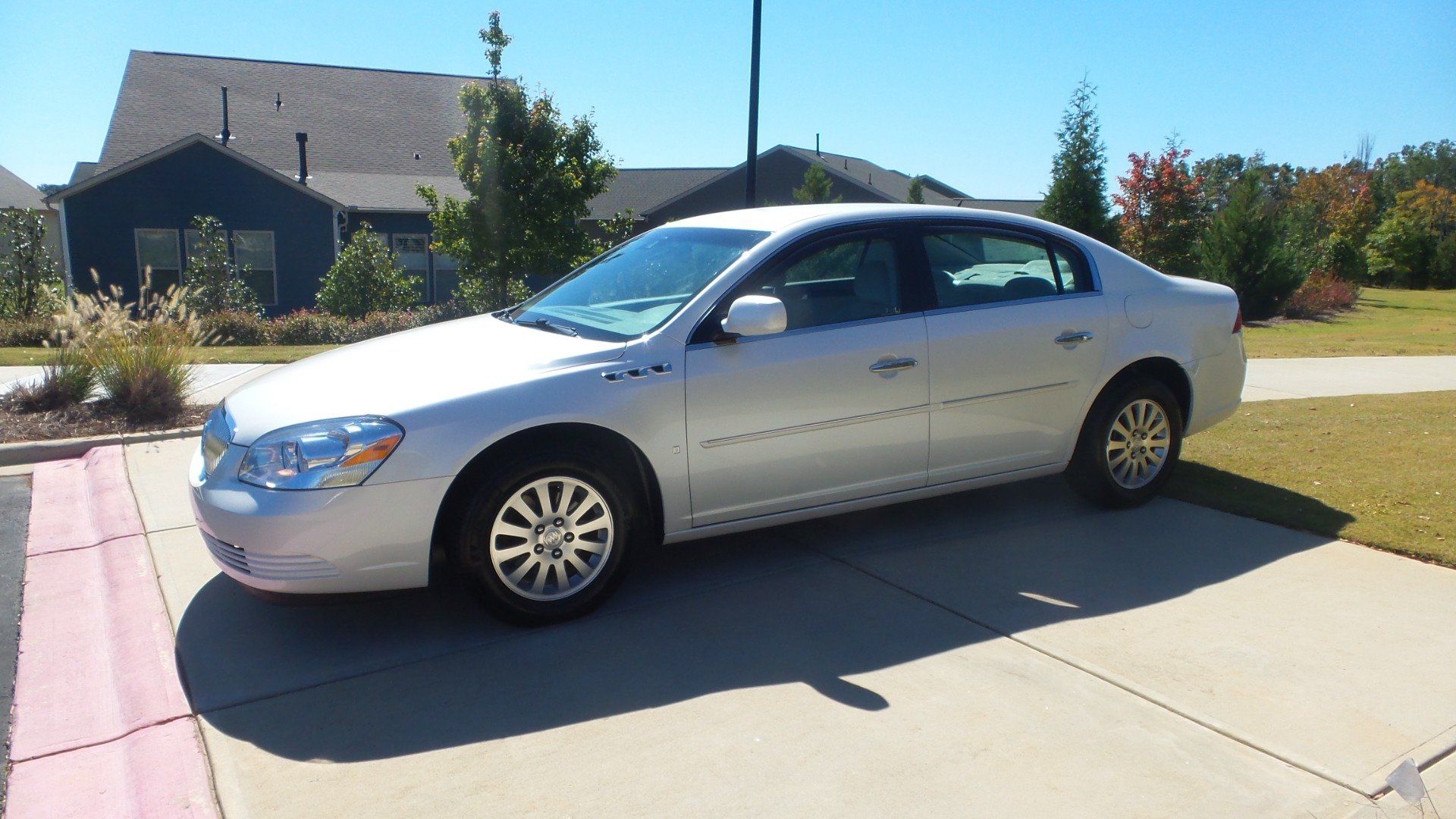 Used 2008 Buick Lucerne CX w/ Driver Confidence Package FWD image 2