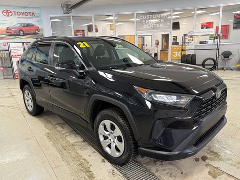 Used 2021 Toyota RAV4 LE image 2