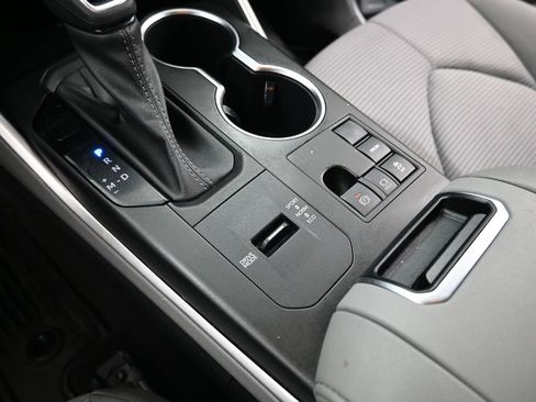 Certified 2023 Toyota Highlander LE image 14