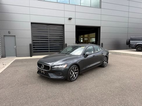 Used 2020 Volvo S60 T6 Momentum AWD/4WD image 1