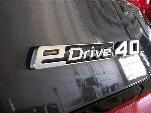 Used 2024 BMW i5 eDrive40i w/ M Sport Package RWD image 9