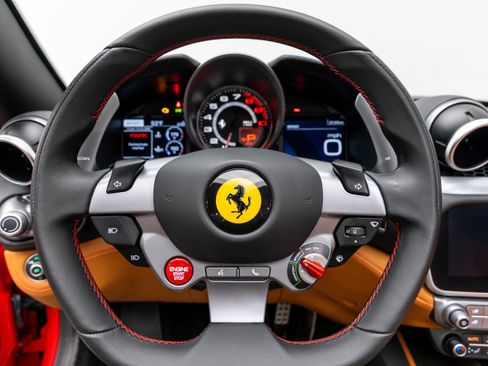 Used 2019 Ferrari Portofino image 22