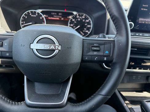 Certified 2025 Nissan Rogue SV FWD image 19