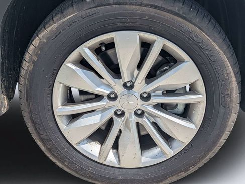Used 2025 Mitsubishi Outlander ES FWD image 11