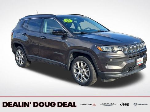 Used 2022 Jeep Compass Latitude w/ Sun and Sound Group image 8