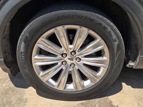 Used 2021 Ford Explorer Limited w/ Equipment Group 301A RWD image 9